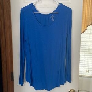 Woman’s long sleeve Tee